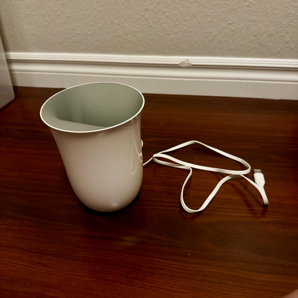 Oblio Wireless Sanitizing Phone Charger